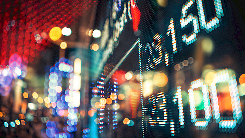 Gemäss rund 70% der befragten Analysten werden die Kurse an den Börsen der Schweiz, der Eurozone und USA in den nächsten sechs Monaten steigen.  (Bild: Shutterstock.com/katjen)