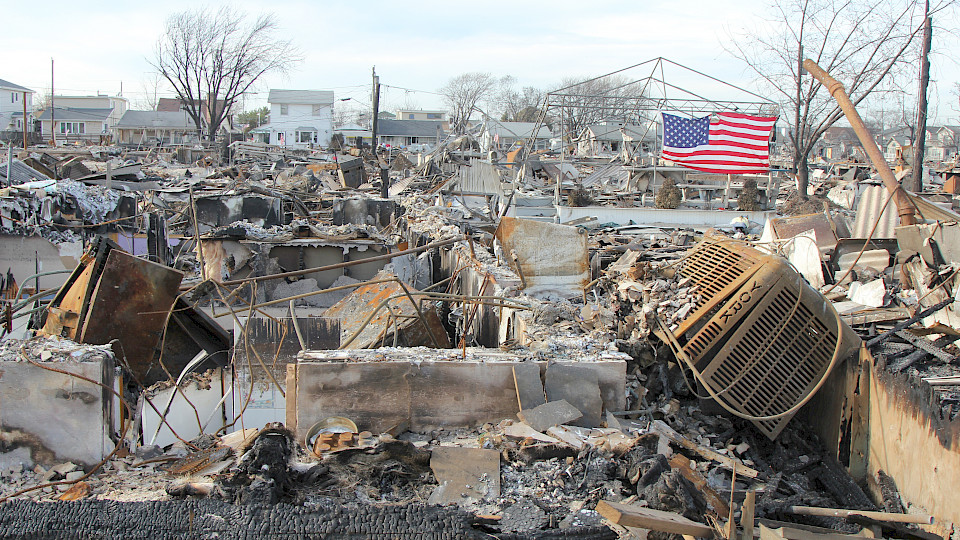 Hurrikane wie hier "Sandy" hinterlassen oft ein Bild der Verwüstung. (Bild: Shutterstock.com/Leonard Zhukovsky)