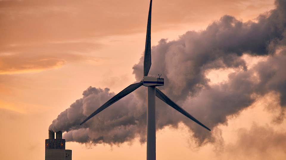 Sogenannte "Scope 3"-Emissionen, also Treibhausgase, die in der Zulieferkette eines Unternehmens oder beim Abnehmer eines Produkts entstehen, werden von Unternehmen kaum rapportiert. (Bild: Shutterstock.com/Nico Garstmann)