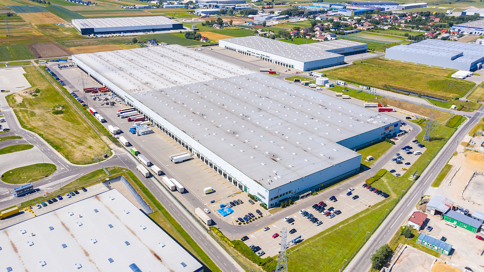 Gewerblich genutzte Liegenschaften, darunter vor allem Logistikobjekte, zählen zu den Gewinnern der Pandemie. (Bild: Shutterstock.com/NetVideo)