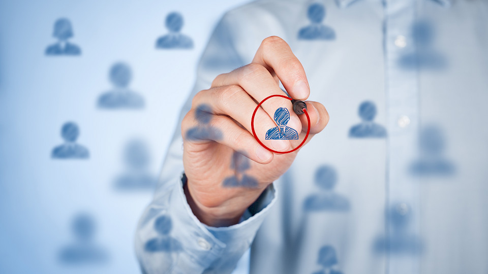 Die US-Steuerbehörde IRS ersucht die Schweizer Behörden um Informationen über Konten von US-Kunden bei weiteren insgesamt 29 Schweizer Finanzinstituten. (Bild: Shutterstock.com/Jirsak)