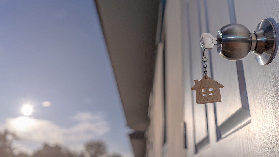 Moneypark geht davon aus, dass die Hypothekarzinsen sich auf dem derzeitigen Niveau einpendeln werden. (Bild: Shutterstock.com/Pravinrus)