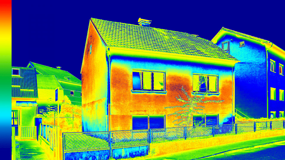 Durch die energetische Sanierung von Altbauten kann der CO2-Ausstoss deutlich gesenkt werden. (Bild: Shutterstock.com/Iwan Smuk)