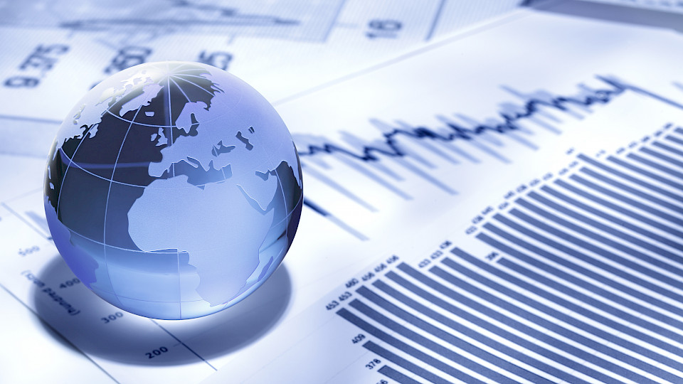 Die weltweite Staatsverschuldung erreichte zum Jahresende 2020 einen Rekordwert von 62,5 Bio USD und umgerechnet 13‘050 USD pro Person. (Bild: Shutterstock.com/sumire8)