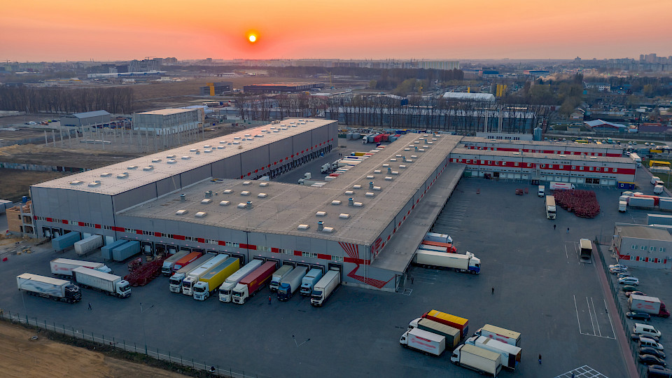 Der Industrie- und Logistiksektor hat von der Corona-Krise profitiert. (Bild: Shutterstock.com/Aquila chrysaetos)