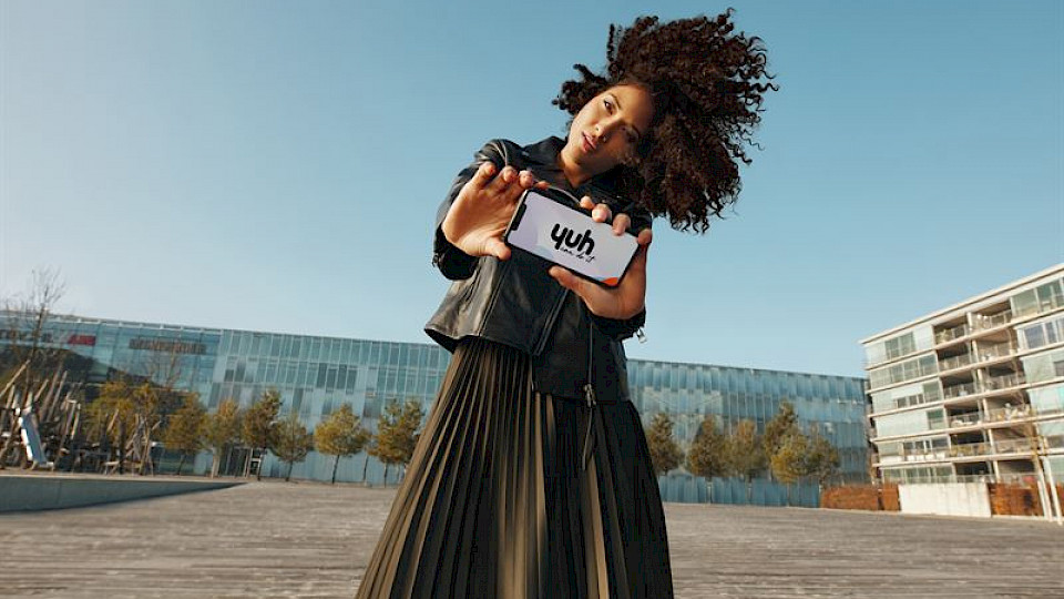 Swissquote und Postfinance kombinieren bezahlen, sparen und investieren auf einer App. (Bild: Yuh)