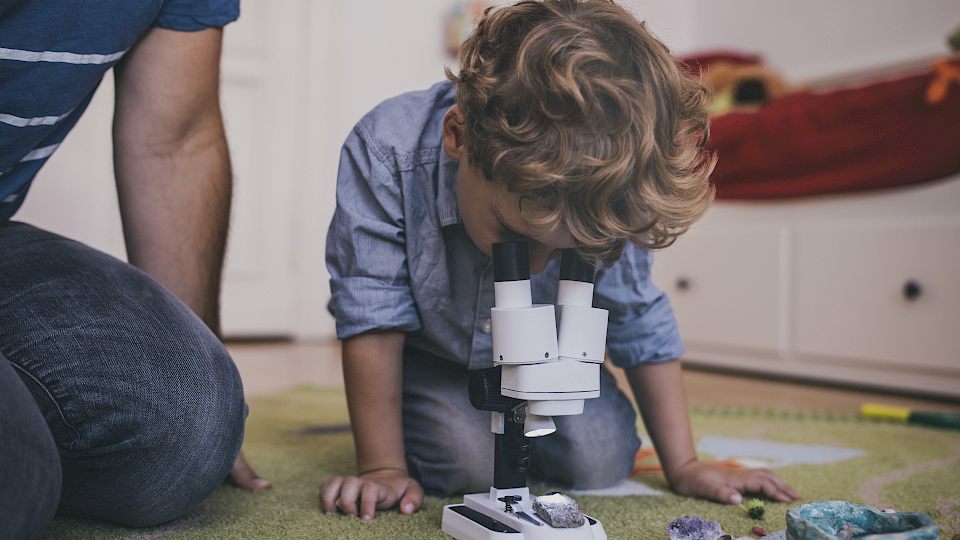 Unternehmen können laut M&G auch die Rolle eines "Möglichmachers" spielen, etwa indem sie Software oder Technologie bereitstellen, die positive Veränderungen bewirken können. (Bild: Getty Images, ZVG)