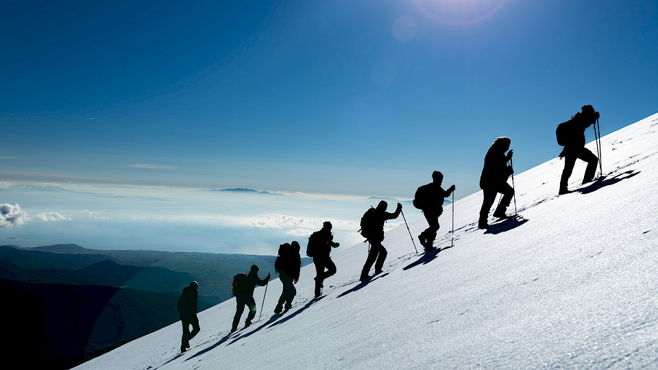 Mit der Schweizer Wirtschaft geht es mit dem Abklingen der Corona-Pandemie wieder aufwärts. (Bild: Shutterstock.com/emerald)