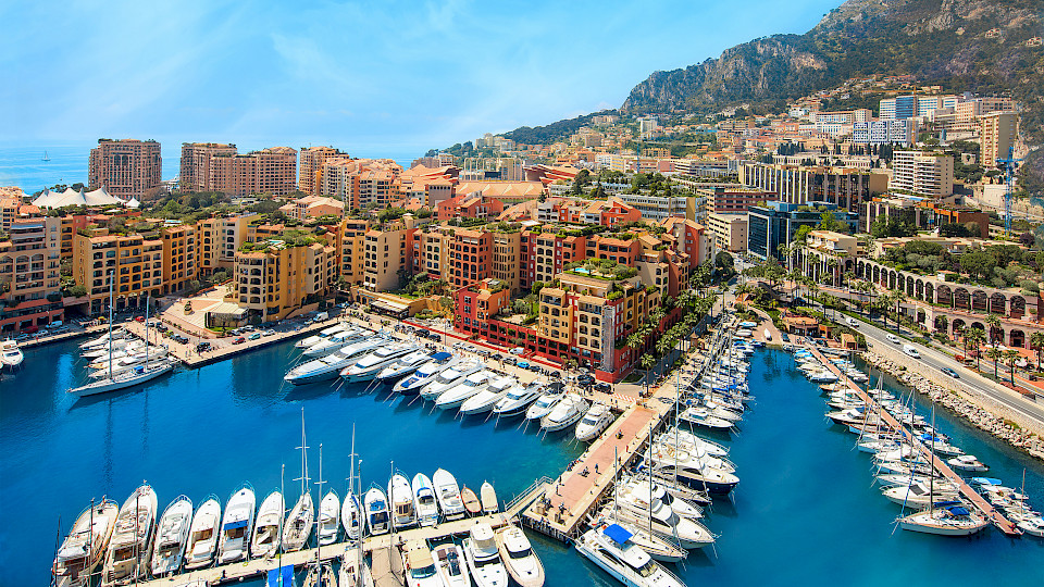Monaco, Wohnort und Treffpunkt sehr vermögender Menschen. (Bild: Shutterstock.com/Lena Serditova)