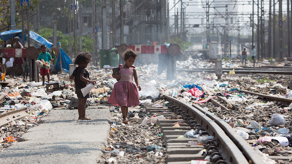 Mit der Covid-19-Pandemie hat sich die Situation für Menschen, die schlechte Lebensbedingungen haben, noch zusätzlich verschärft. (Bild: Shutterstock.com/Yury Birukov)