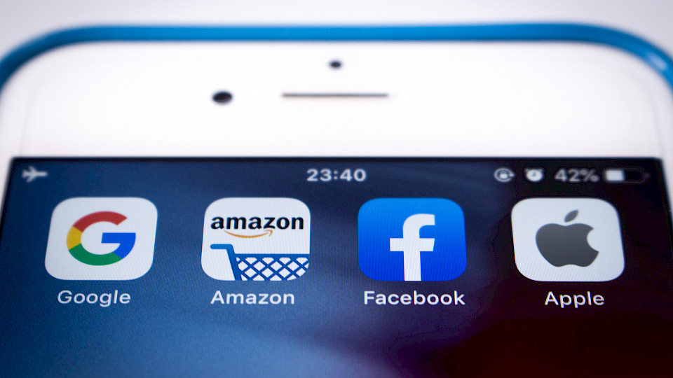 Mit dem neuen weltweiten Steuerregime wird es für die grossen Tech-Konzerne schwieriger, Steuern zu optimieren. (Bild: Shutterstock.com/Koshiro K)