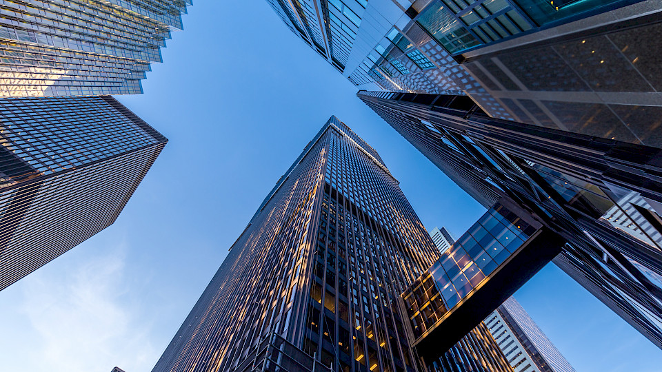 Das Angebot ist global; im Bild Bürogebäude in Toronto. (Bild: Shutterstock.com/Ken Felepchuk)
