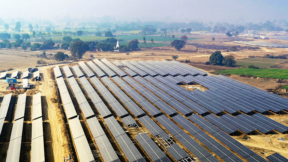 ThomasLloyd hat in das Solarkraftwerk in Uttar Pradesh (Indien) investiert. (Bild: ZVG)