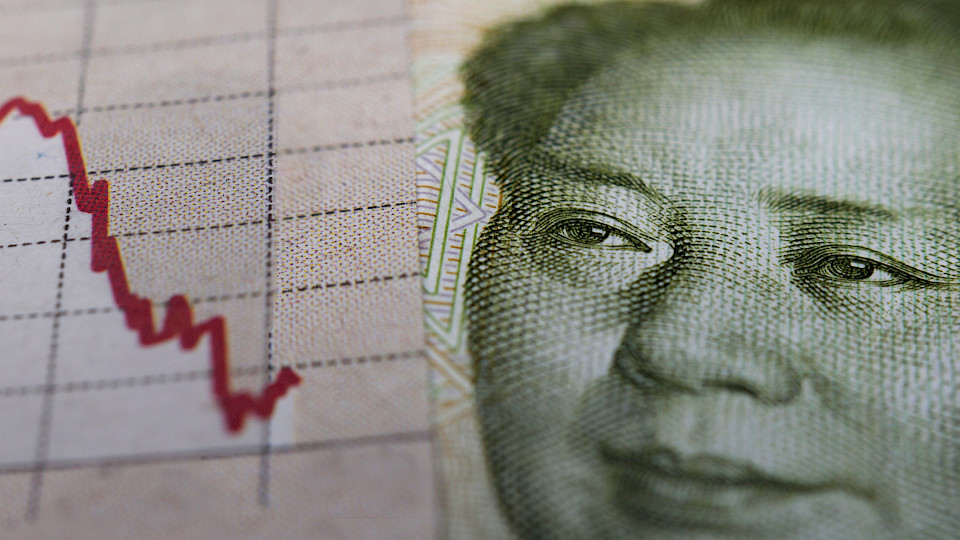 Die zunehmende Regulierung chinesischer Unternehmen lässt deren Aktienkurse fallen. (Bild: Shutterstock.com/corlaffra)