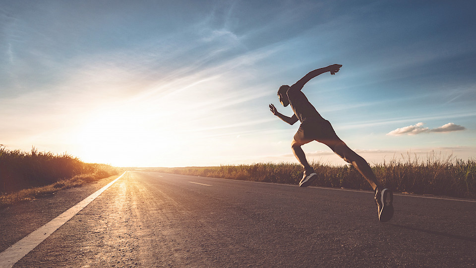 Die Wirtschaftserholung schreitet 2021 kräftig voran. (Bild: Shutterstock.com/Sutadimages)