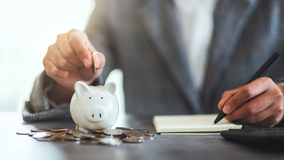 Freiwilliges Sparen ist auch bei einer Reform der Altersvorsorge vordringlich. (Bild: Shutterstock.com/Farknot Architect)