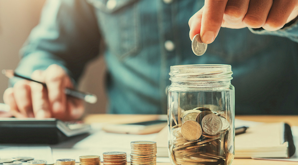So optimistisch waren Anlegerinnen und Anleger seit Beginn der Befragung von Schroders 2016 noch nie. (Bild: Shutterstock.com/lovelyday)