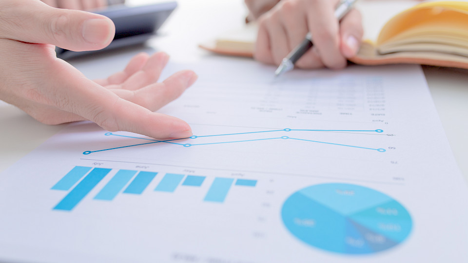 PK-Vertreter orten Handlungsbedarf, so bei der Vereinheitlichung des Rentenalters von Frauen und Männer. (Bild: Shutterstock.com/Portrait Image Asia)