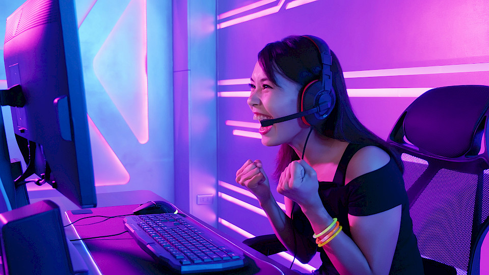 Freude bei Computerspielen: Ja. Aber wenn in China der Regierung die Zügel zu entgleiten drohen, schreitet sie ein. (Bild: Shutterstock.com/aslysun)