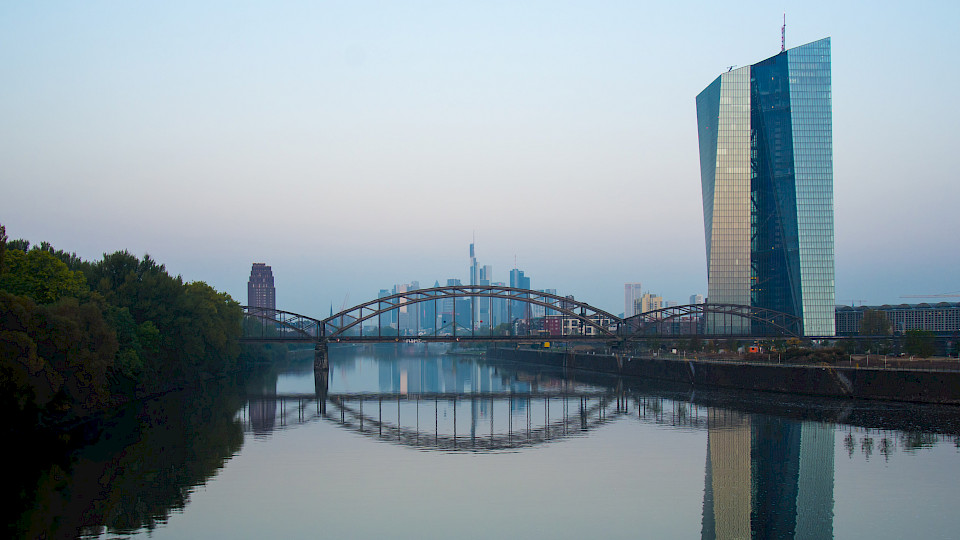 Die Umsetzung der neuen EZB-Strategie dürfte laut BlackRock noch mehrere Jahre lang zu zusätzlichen Ankäufen von Vermögenswerten führen. (Bild: Shutterstock.com/Design Gertec)