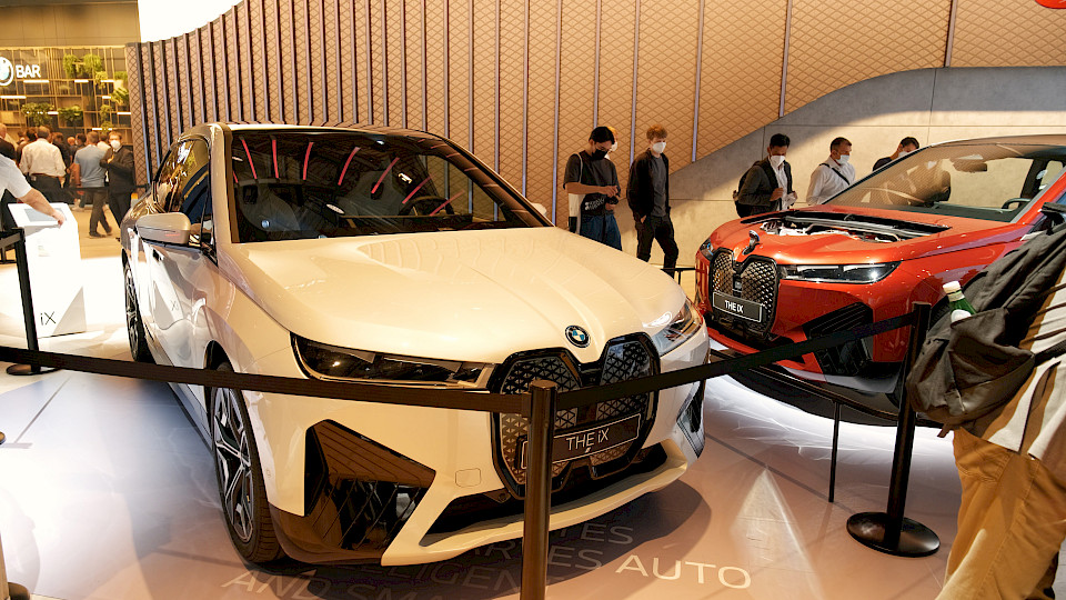 Die gerade neu auf der IAA präsentierten iX Modelle von BMW sind für das Jahr 2021 schon komplett ausverkauft. (Bild: Shutterstock.com/Daniliuc Victor)