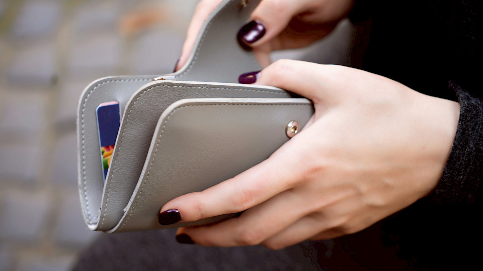 Noch immer klaffen grosse Gender Financial Gaps. elleXX will das ändern. (Bild: Shutterstock.com/Lvivjanochka Photo)