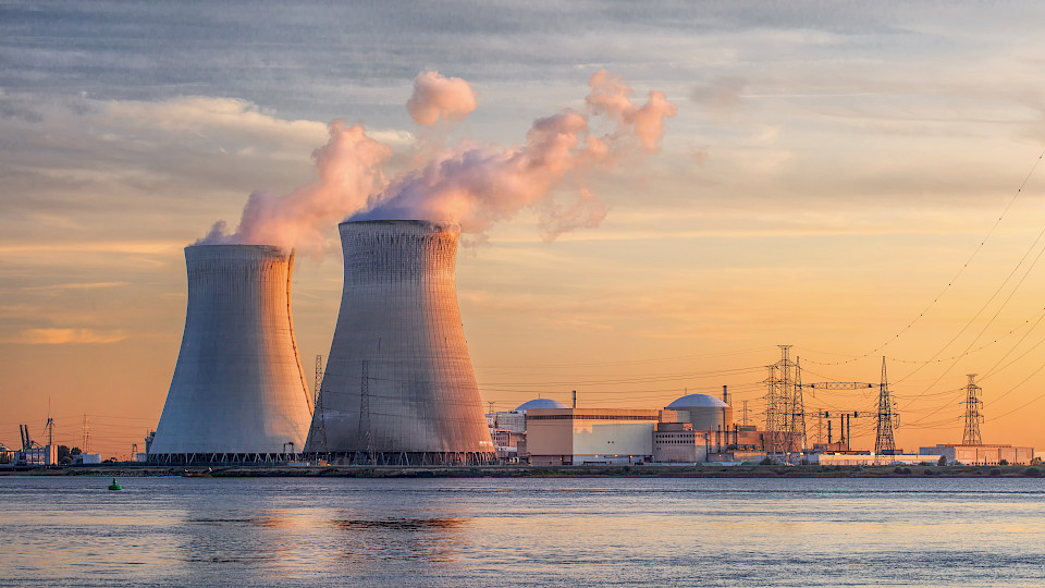 Eine höhere Akzeptanz für Kernenergie könnte die Energiewende erleichtern. (Bild: Shutterstock/ TonyV3112)