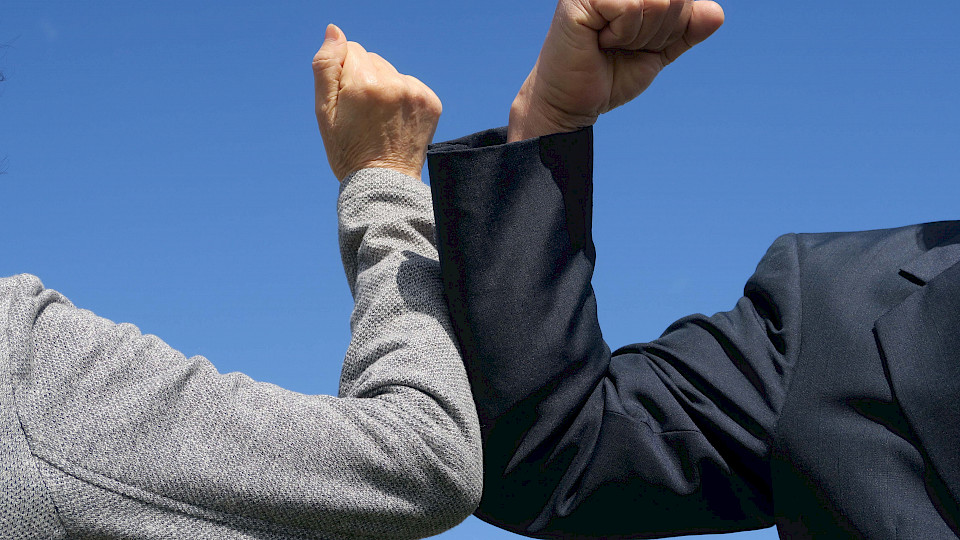 Corona beeinflusst die durchschnittliche Lebenszeit. Zumindest vor der Impfung war das augenfällig. (Bild: Shutterstock.com/picturesque)