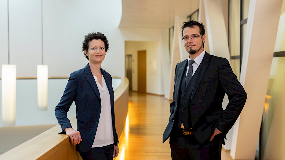 Gabriela Conrad-Alig, Senior Investment Advisor, und Philipp Liesch, Leiter Private Banking Lenzerheide bei der Graubündner Kantonalbank
