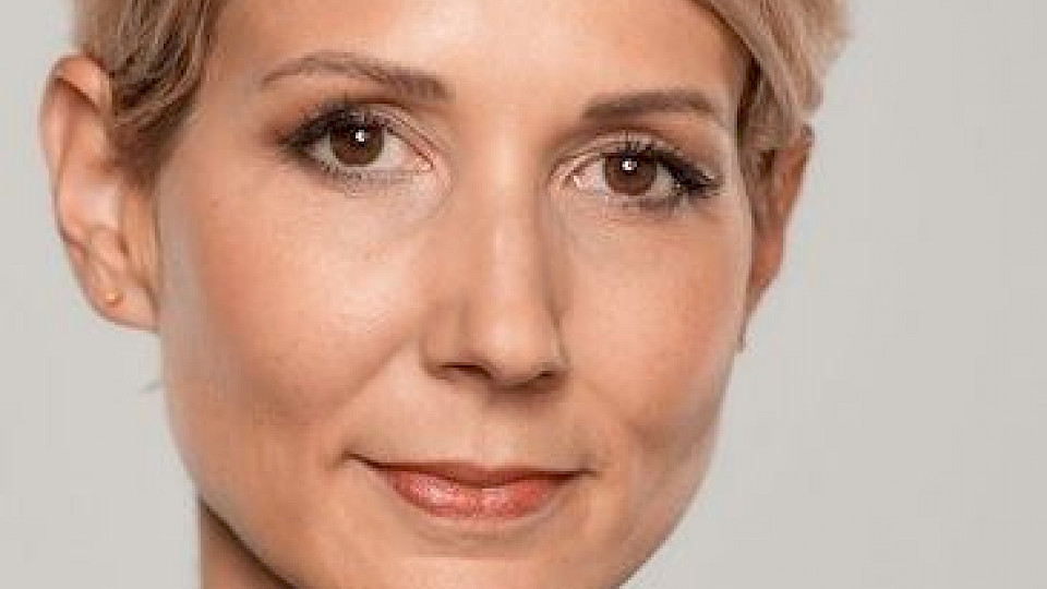 Aline de Riedmatten (im Bild) übernimmt die Aufgabe von Eliane Gaspoz, die voraussichtlich im Frühling 2022 in Pension geht. (Bild: zvg)