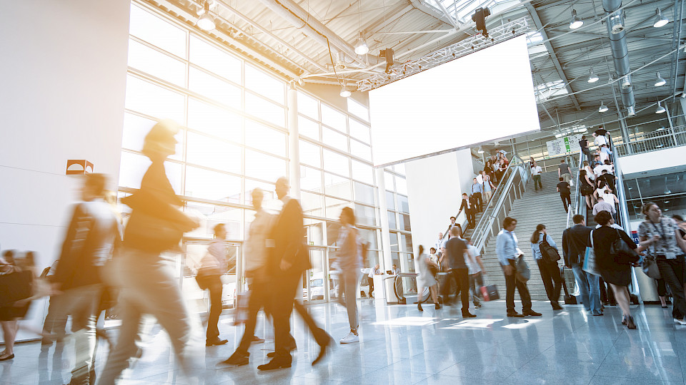 Pandemiebedingt wird die Finanzmesse vom Januar auf den 27. und 28. April 2022 verlegt. (Bild: Shutterstock.com/r_classen)