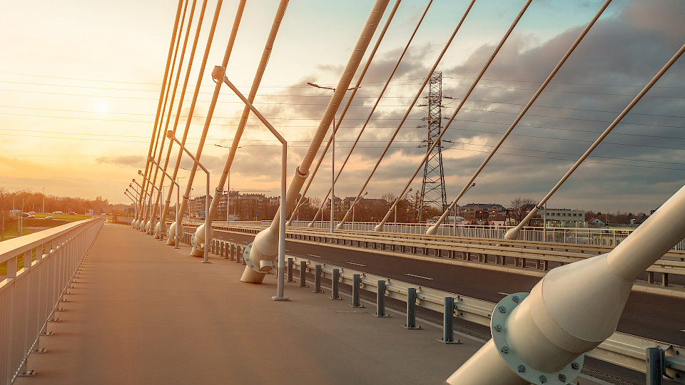 Weltweit müssen Infrastrukturanlagen ersetzt oder neu gebaut werden. (Bild: Shutterstock.com/Viacheslav Rubel)