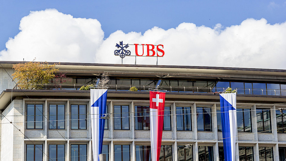 UBS verdient 2021 mehr als erwartet. (Bild: Shutterstock.com/Si Yue Steuer)