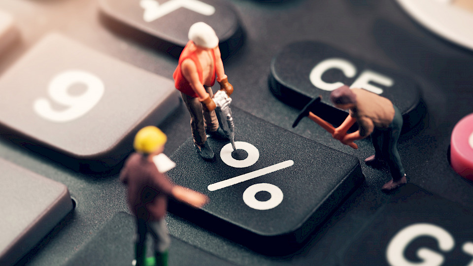 Die Märkte revidieren bereits die Wahrscheinlichkeit des geplanten Zinserhöhungspfades der Fed  in Erwartung einer "dovishen" Kursänderung. (Bild: Shutterstock.com/Ronstik)