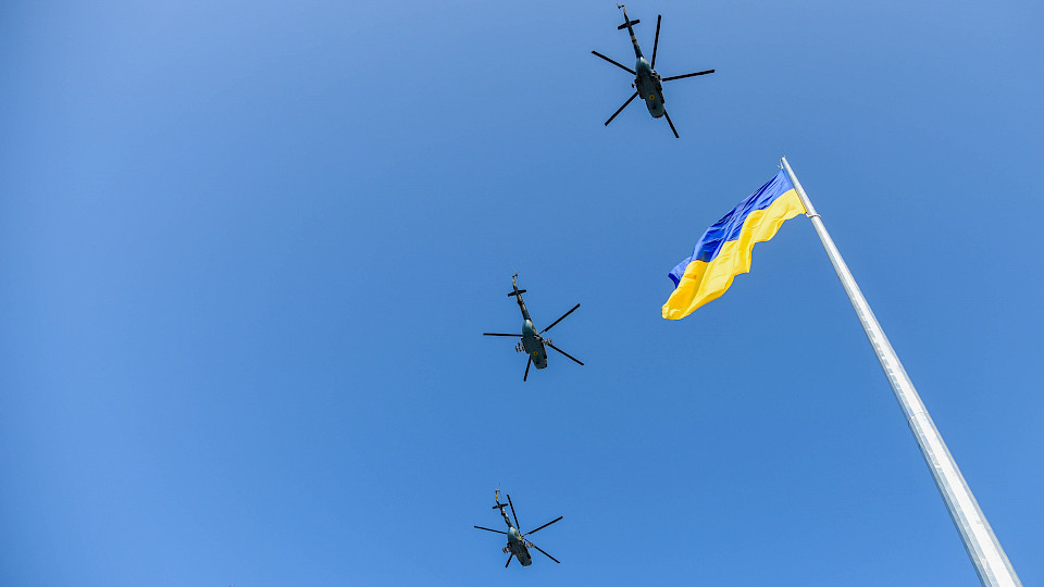 Der Krieg in der Ukraine könnte bei den Zentralbanken zu mehr Zurückhaltung führen. (Bild: Shutterstock.com/Oleh Dubyna)