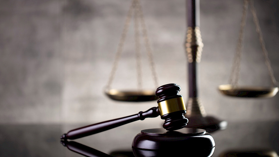 Im wohl wichtigsten Schweizer Wirtschaftsprozess der letzten Jahrzehnte ist das Urteil gefallen. (Bild: Shutterstock.com/Zolnierek)