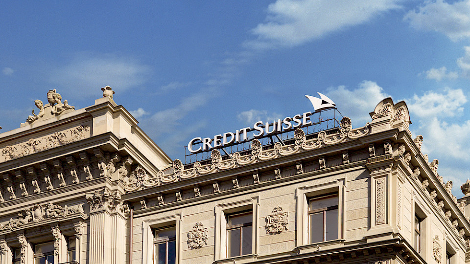 Mehrere Mitglieder der Geschäftsleitung der Credit Suisse räumen ihr Büro. (Bild: ZVG)