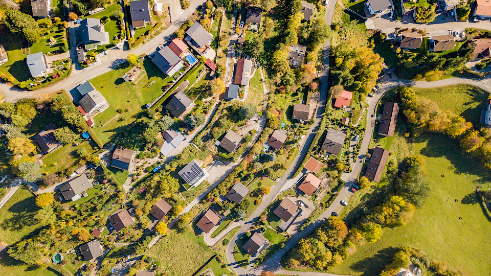 Der aktuelle Stand des UBS Swiss Real Estate Bubble Index deutet auf eine Überbewertung des hiesigen Eigenheimmarkts hin. (Bild: Shutterstock.com/Swissdrone)