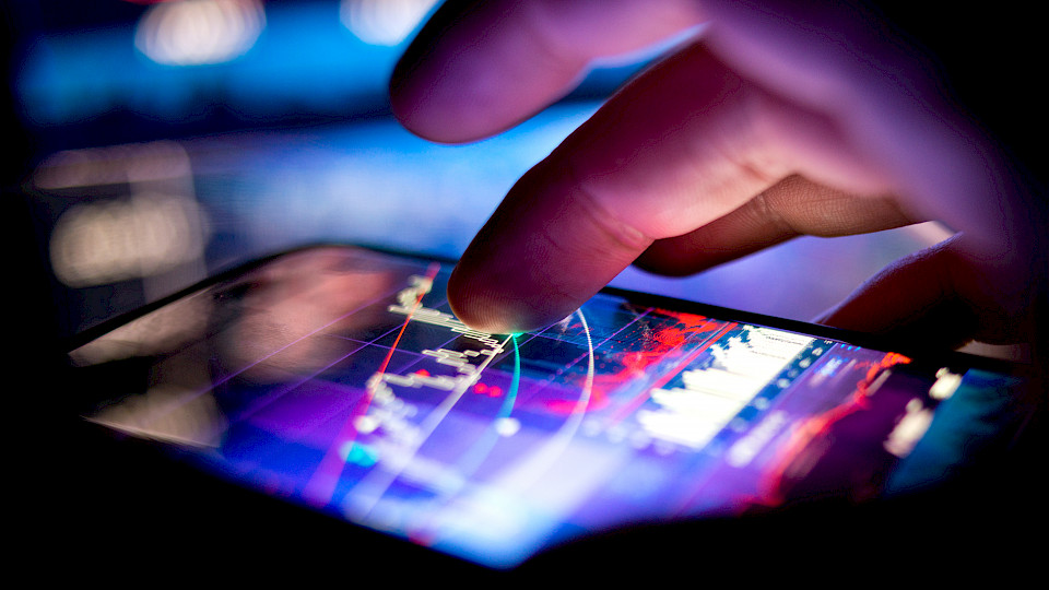 Die neue Investment-App volt by Vontobel spricht insbesondere auch Kundinnen und Kunden aus dem gehobenen Mittelstand an. (Bild: Shutterstock.com/Solarseven)