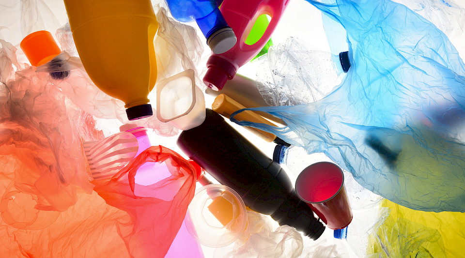 Plastik verschmutzt die Gewässer unseres Planeten massiv. (Bild: gettyImages)