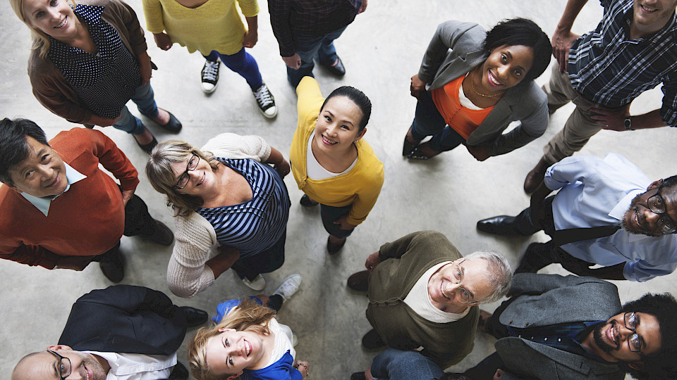 Laut Swiss Life fühlen sich 53% der Personen in der Schweiz finanziell nicht auf unerwartete Wendungen im Leben vorbereitet. (Bild: Shutterstock.com/Rawpixel.com)