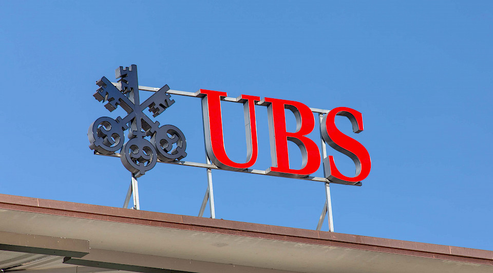 UBS erzielte auch im zweiten Quartal dank dem Verkauf des Anteils an einem japanischen Immobilien-Joint-Venture über 2 Mrd. USD Gewinn. (Bild: Shutterstock.com/Denis Linine)