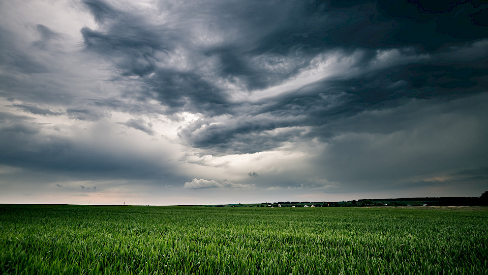 Die Konjunkturaussichten trüben sich ein. (Bild: Shutterstock.com/Creative Travel Projects)