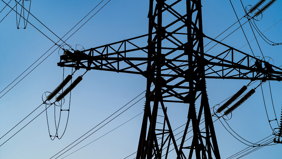 Elektrizitätsunternehmen spielen bei der Energiewende eine entscheidende Rolle. In ESG-Fonds sind sie trotzdem untervertreten. (Bild: Shutterstock.com/Terelyuk)