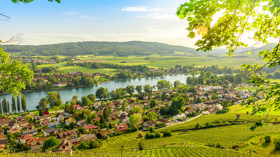 Der Kanton Schaffhausen (im Bild Stein am Rhein) und das Zürcher Weinland gehören zu den Regionen, die am stärksten von den Infrastrukturprojekten profitieren dürften. (Bild: Shutterstock.com/Benny Marty)