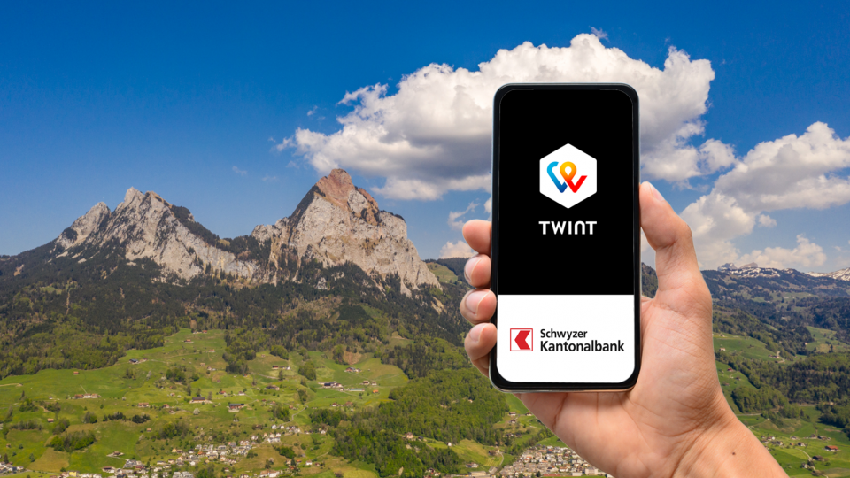 Die Schwyzer Kantonalbank setzt mit der SZKB TWINT App die digitale Reise fort. (Bild: zvg)