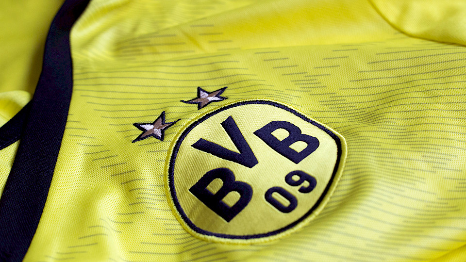 Wie gewonnen, so zerronnen: Als Borussia Dortmund letzthin gegen Werder Bremen in den letzten sechs Minuten durch drei Tore des Gegners noch verlor, tauchte die Aktie 13,5%. (Bild: Shutterstock.com/ninopavisic)