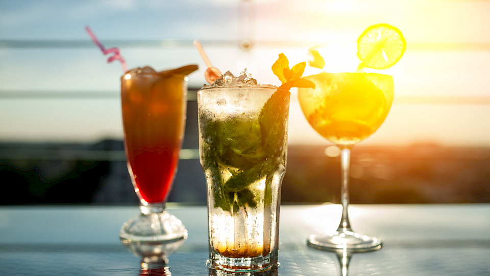 Keine Abneigung gegenüber Frankreich: Der Lieblingsdrink der Queen kam aus dem Sortiment von Pernod Ricard. (Bild. Shutterstock.com/Goami)