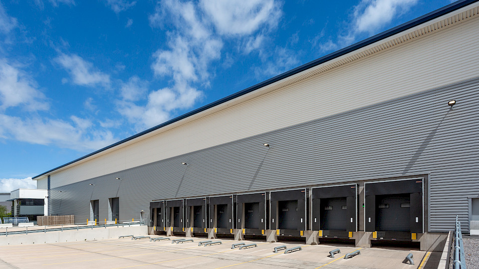 Procimmo konzentriert sich auf Gewerbe-, Industrie- und Logistikimmobilien. (Bild: Shutterstock.com/Ian Luck)