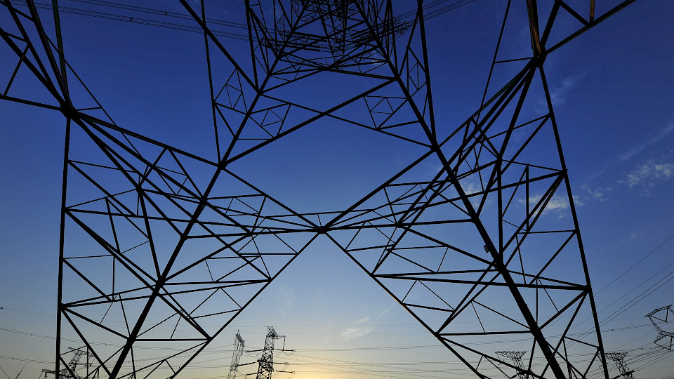 Neu unter den Befürchtungen der Finanzchefs taucht der Energiemangel auf. (Bild: Shutterstock.com/Qiuju Song)